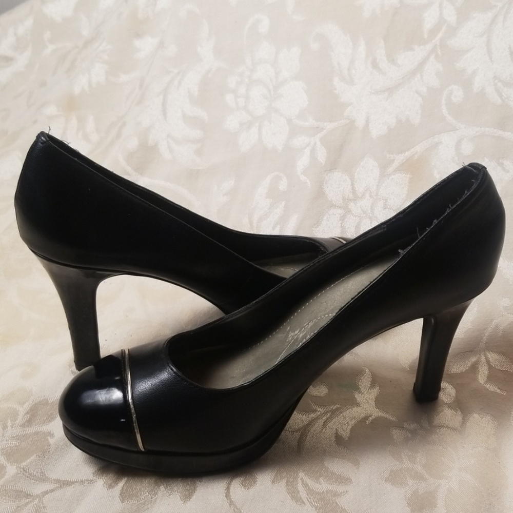 Tahari Black Leather Pumps